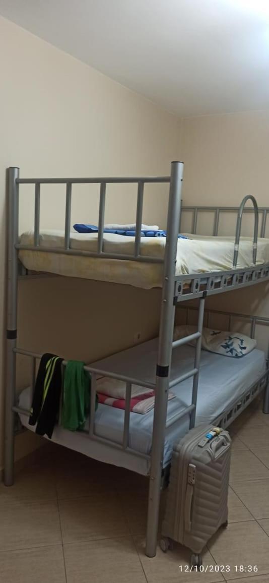Royal 3 Hostel ティラナ エクステリア 写真