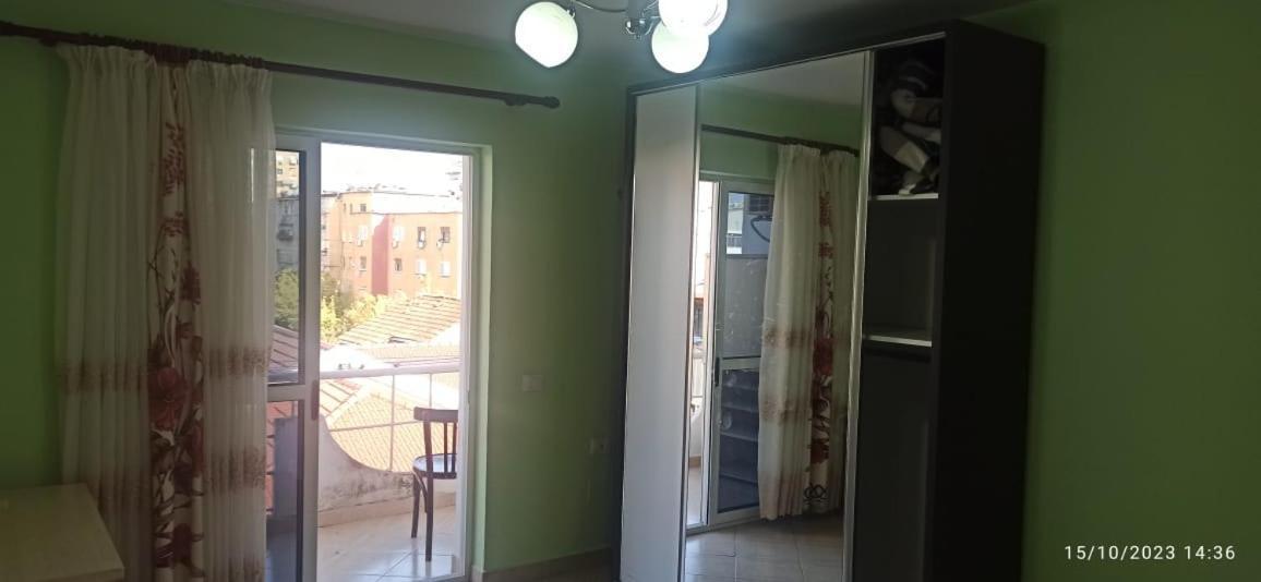 Royal 3 Hostel ティラナ エクステリア 写真