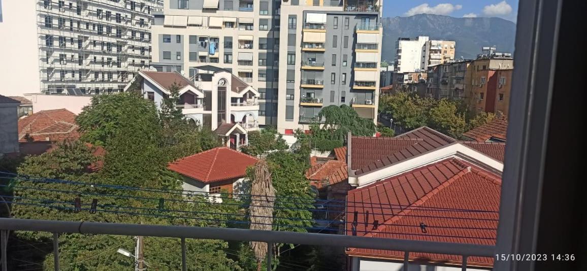 Royal 3 Hostel ティラナ エクステリア 写真