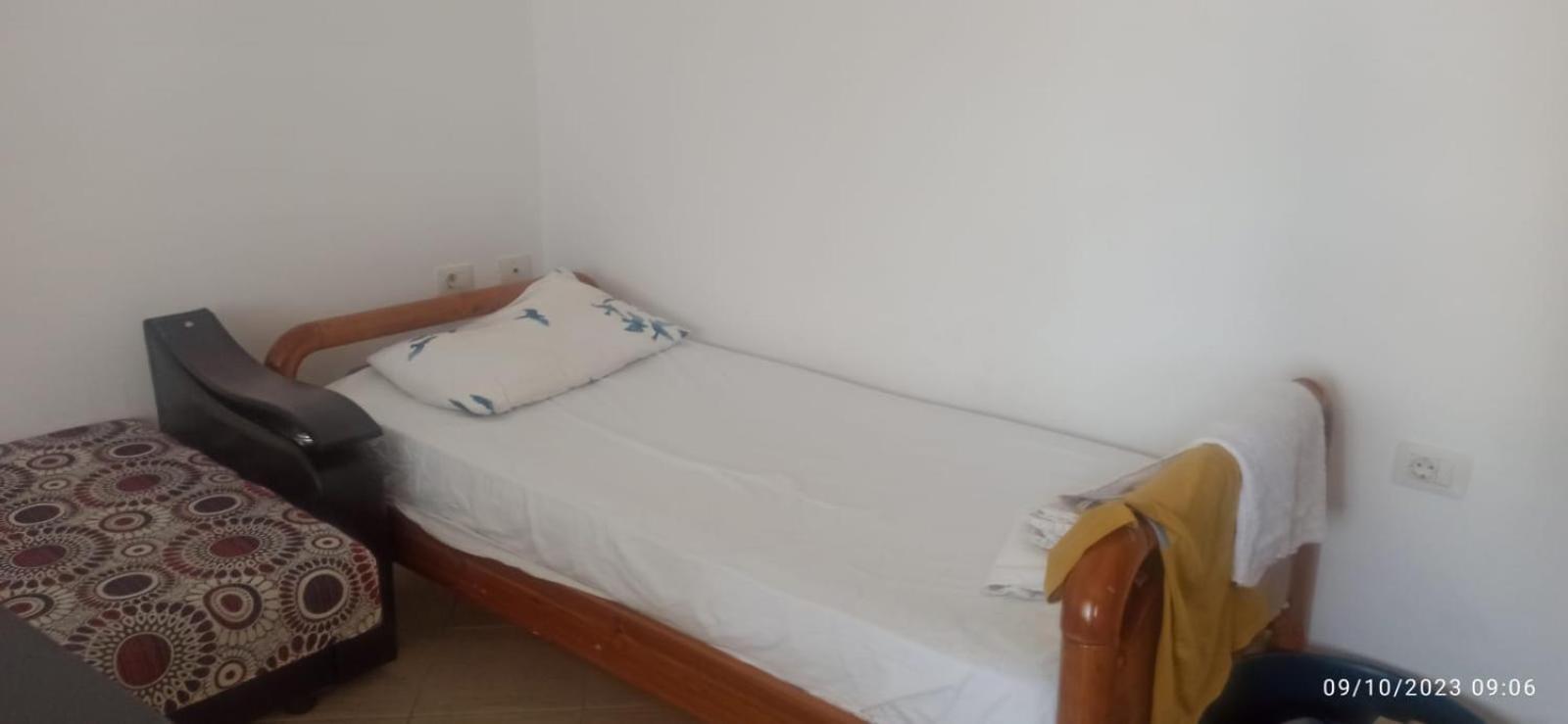 Royal 3 Hostel ティラナ エクステリア 写真