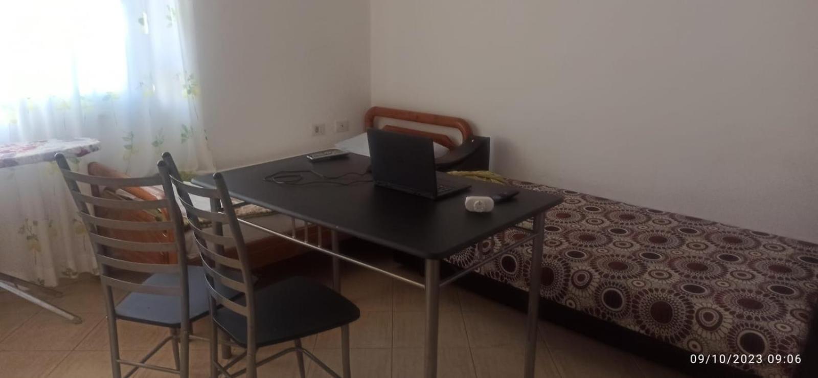 Royal 3 Hostel ティラナ エクステリア 写真