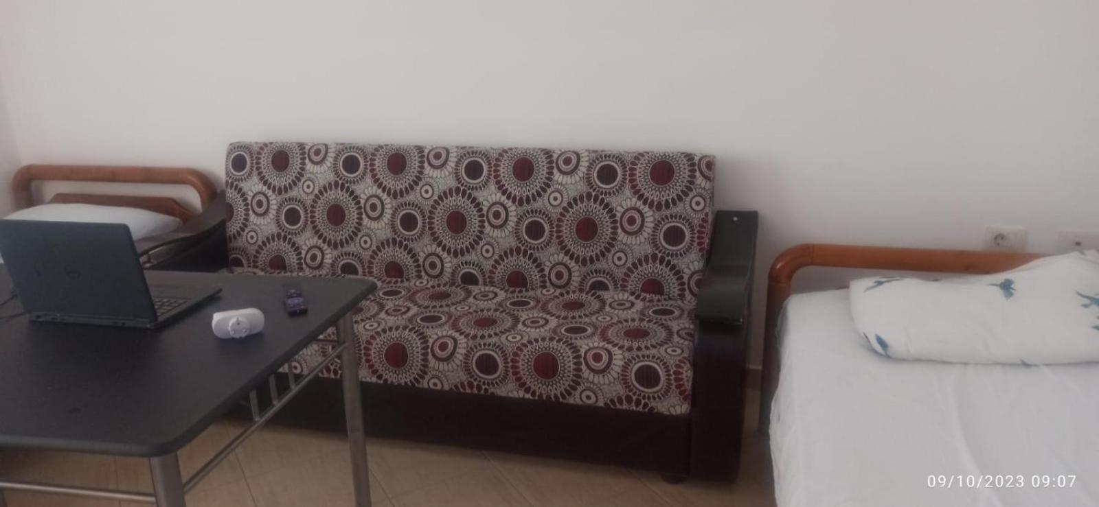 Royal 3 Hostel ティラナ エクステリア 写真